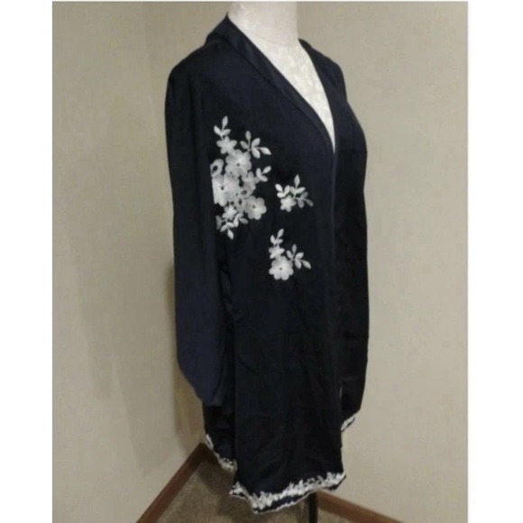 Anthropologie Eloise Lune Embroidered Robe XS/S EUC **Missing Sash** Navy Floral - Picture 4 of 10
